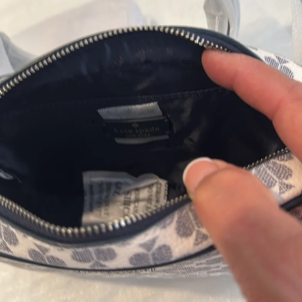 ♠️Kate spade Signature Spade Flower Mini Camera Bag. - Picture 9 of 12